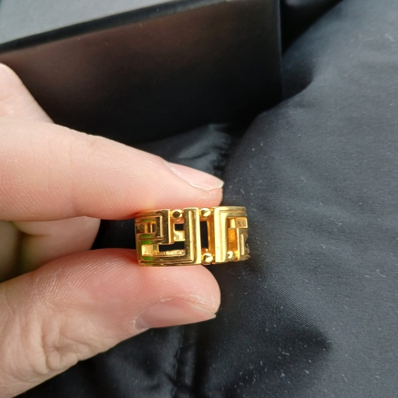 Versace ring - Picture 6 of 9